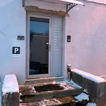 Apartma Se 3-mi Loznicemi Lägenhet